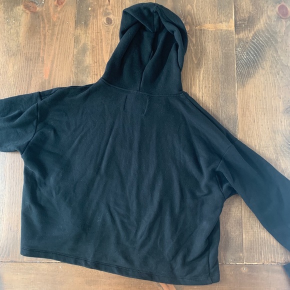 Victoria Sport Cropped Hoodie - Picture 4 of 5